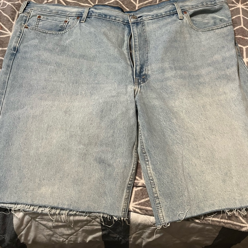 NWT Mens Levi’s denim shorts with frayed ends